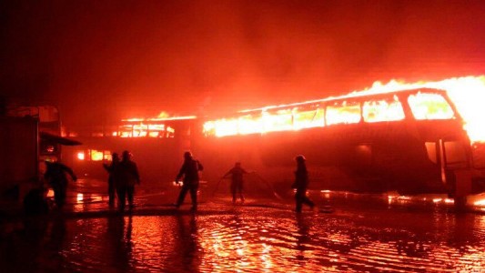 Violaron la clausura del predio de Monticas donde se incendiaron 45 colectivos