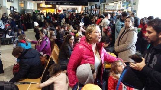 ¿Viveza criolla? Investigan precios abusivos en el aeropuerto de Bariloche a los turistas varados