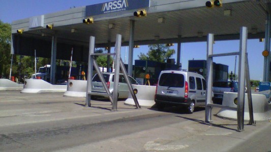 Irrumpió en el peaje de la autopista Rosario-Santa Fe y robó una importante suma de dinero