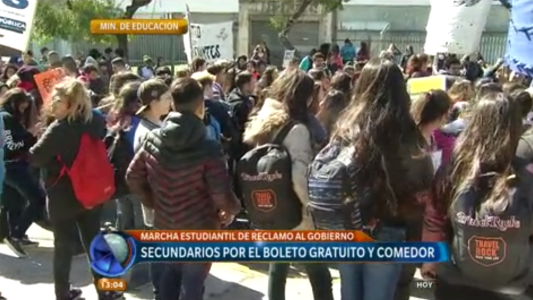 Marcha estudiantil: secundarios rosarinos reclamaron por el boleto gratuito