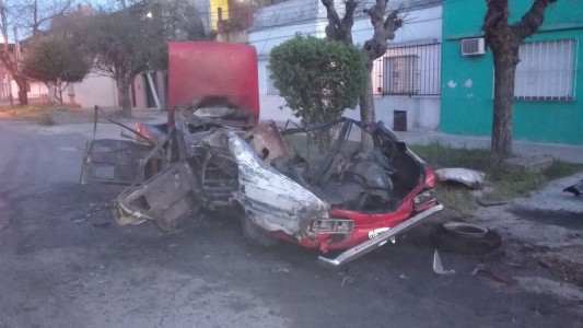 Se produjeron al menos cuatro ataques incendiarios en distintos puntos de la ciudad durante la madrugada