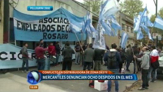 Conflicto en una distribuidora de zona oeste por el despido de tres trabajadoras