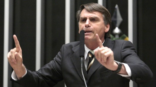 Bolsonaro anunció una purga de funcionarios de ideología comunista de su Gobierno