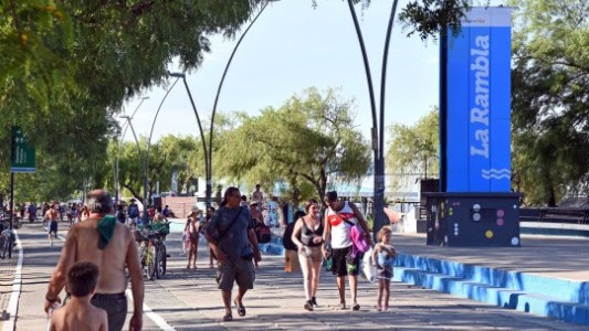 La Rambla Catalunya ya vive a pleno la nueva temporada de verano