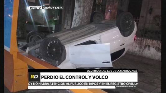Conductor alcoholizado perdió el control de su auto e impactó contra una estación de bicis públicas