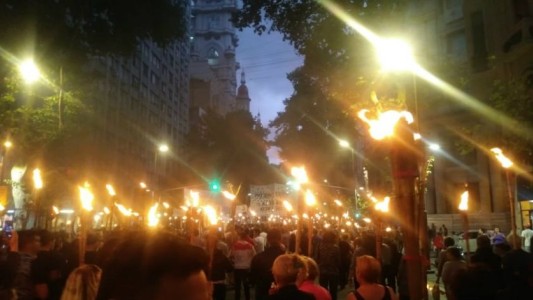Se realizó la primera marcha de antorchas contra los tarifazos