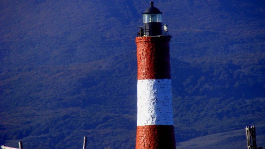 Un veterano de Malvinas viajará en velero al Faro del Fin del Mundo y abrirá una biblioteca