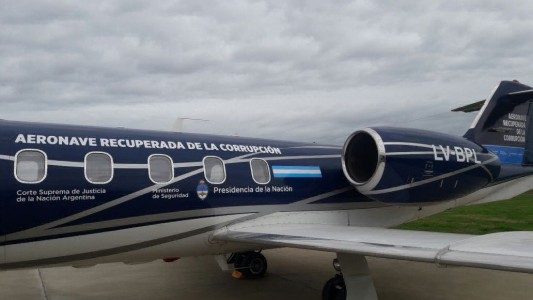 Entregan a la Policía Federal un avión que pertenecía a Lázaro Báez