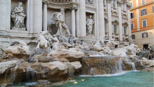 Roma sigue debatiendo qué hacer con las monedas de la Fontana di Trevi