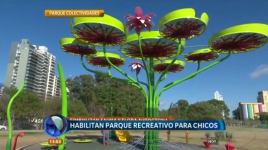 El Parque de las Colectividades cuenta con un nuevo juego temático, representando a la Flor de Irupé