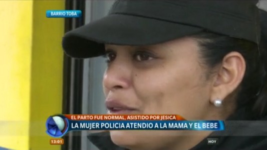 Policía y partera "de apuro": una suboficial ayudó a dar a luz a una mamá de barrio Toba