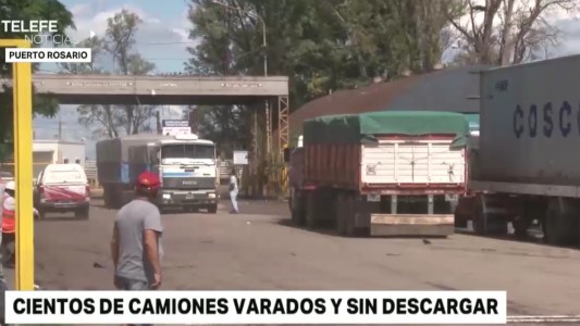 Largas filas de camiones varados a la espera para poder acceder al puerto