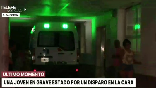 Una joven se encuentra en grave estado tras recibir un disparo en la cara