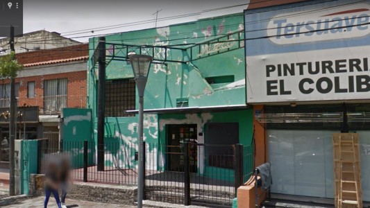 Lo echaron de un boliche, huyó en un auto baleando el frente del lugar y chocó