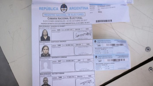 La emotiva foto de Santiago Maldonado en el padrón electoral