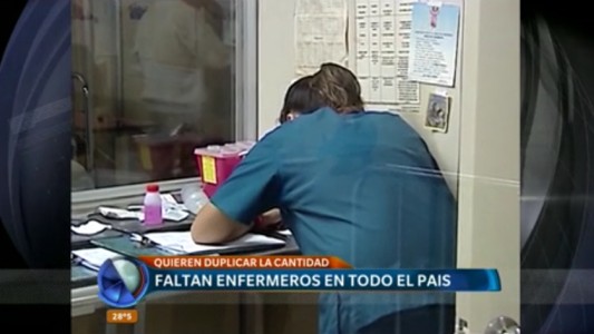 Faltan enfermeros en todo el país: promueven la carrera para duplicar el número de profesionales