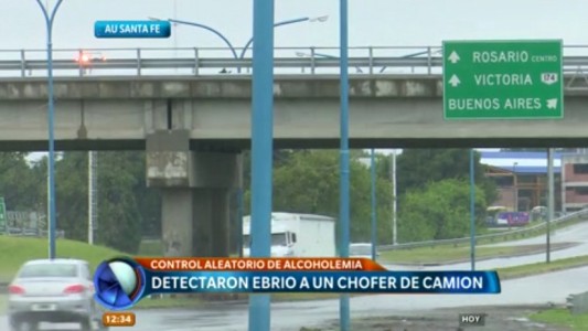 En un control de rutina en la autopista a Santa Fe, detectaron a un chofer de camión con alto nivel del acohol en sangre