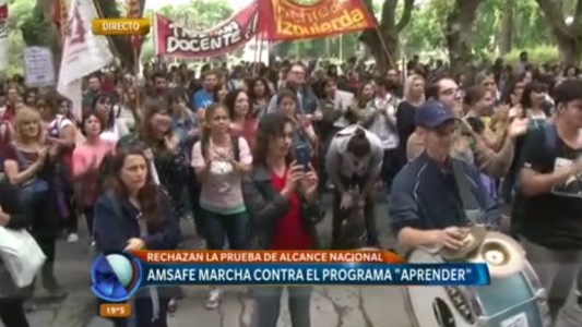 Amsafe marchó contra el programa "Aprender"