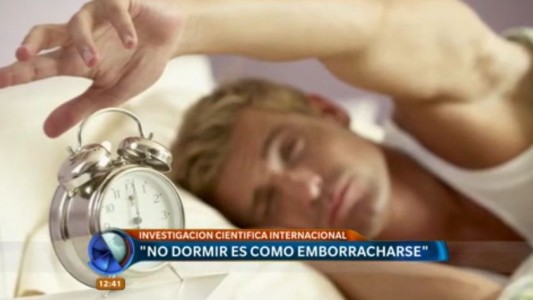 Una investigación científica afirma que "no dormir es como emborracharse"