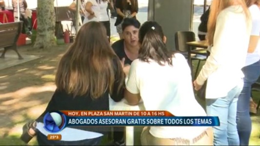 Asistencia legal gratuita de abogados y estudiantes en la Plaza San Martín