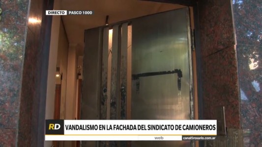 Vandalizaron la fachada del Sindicato de Camioneros
