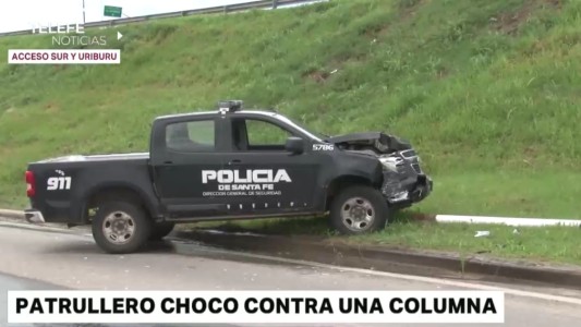 Un patrullero chocó contra una columna en Acceso Sur y Uriburu