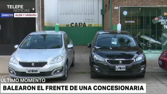 Balearon el frente de una concesionaria en Uriburu al 400