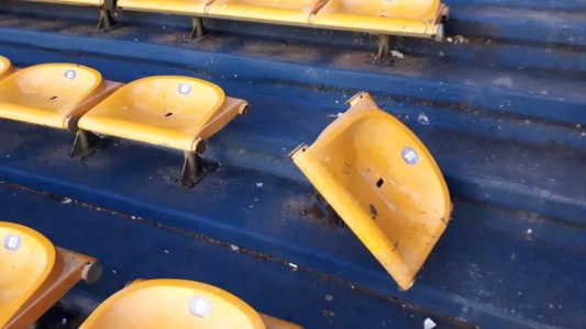 Dos hinchas cayeron desde la bandeja alta del Gigante de Arroyito