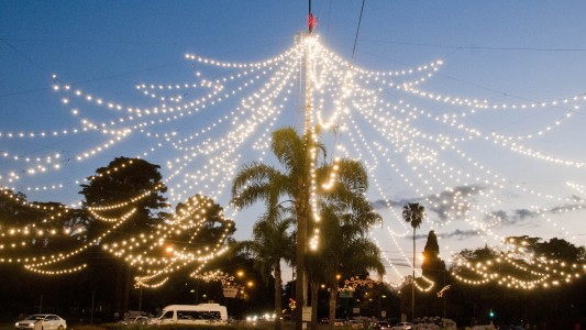 Este viernes se encenderá el tradicional árbol navideño de Pellegrini y Oroño