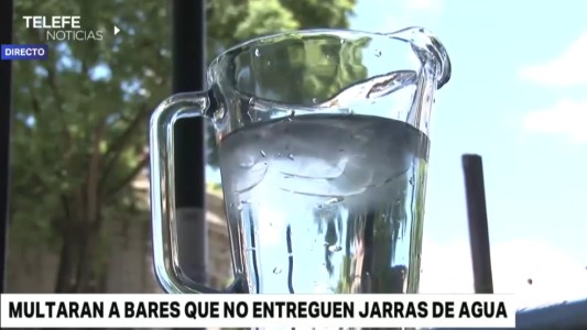 Multarán a los bares que no entreguen la jarra de agua gratuita