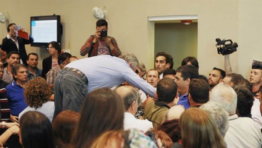 Gritos, insultos y vidrios rotos en Diputados durante el tratamiento de la reforma previsional