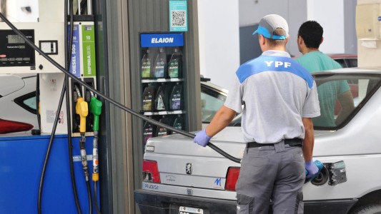 YPF también aumenta el precio de sus combustibles