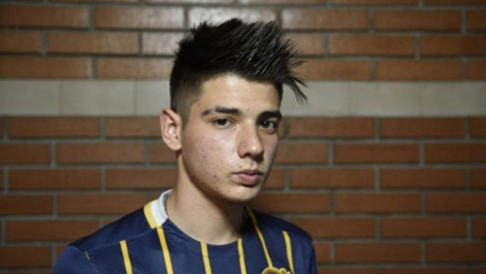 Lo dejaron sin diploma y sin acto de graduación por su corte de pelo