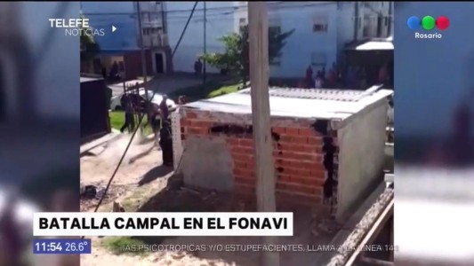 Derriban cocheras que ocupaban espacios públicos en un Fonavi