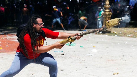 Rechazan eximir de prisión al militante que lanzó un "mortero" frente al Congreso