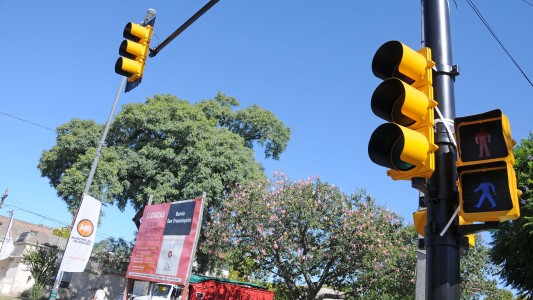 La Municipalidad rescindirá el contrato actual y licitará el servicio de mantenimiento de semáforos