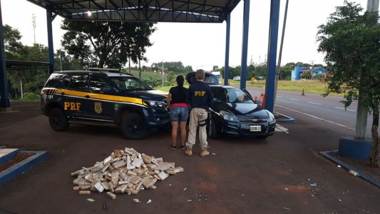 Una argentina detenida en Brasil: viajaba con su hija y 100 kilos de marihuana