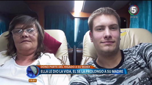 Ella le dio la vida y él la posiblidad de que siga viviendo