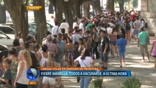 Vacuna contra la fiebre amarilla: largas colas y quejas por el número de dosis