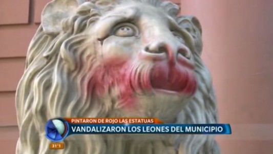 Vandalizaron los leones de la Municipalidad