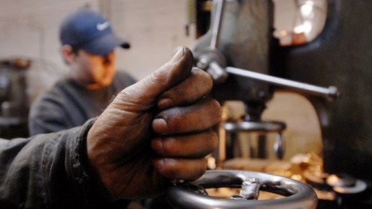 La producción industrial pyme cayó 8,8% en enero