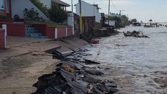 El mar se tragó la costanera de Las Toninas