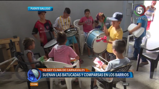 Los barrios ya palpitan el Carnaval con música, trajes y mucho color