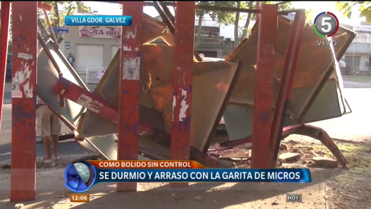 Un automovilista se quedó dormido e impactó de lleno contra una garita de colectivos