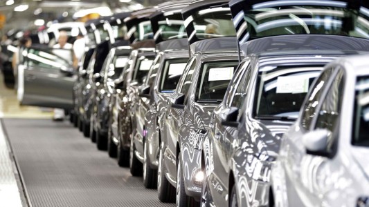 En febrero, el patentamiento de autos cayó un 42,8% interanual