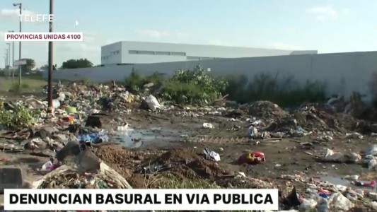 Vecinos de zona oeste reclaman por un basural en plena vía pública