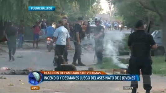 Poblada en Puente Gallego: vecinos quemaron la casa del presunto asesino de dos jóvenes