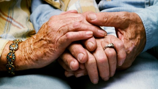 Luego de 40 años sin verse, dos hermanos se reencontraron en un hogar de ancianos