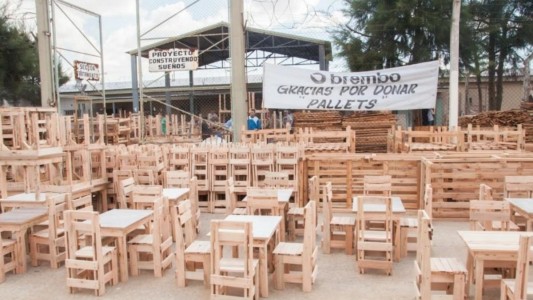 Donan muebles hechos por presos para los inundados de Salta