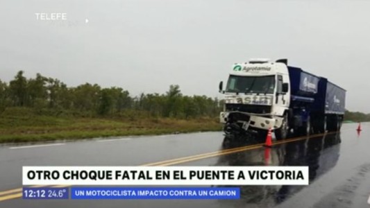Puente Rosario - Victoria: falleció un motociclista al colisionar con un camión